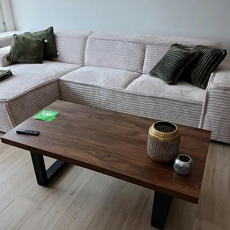 Betsy Met Direct Zeezicht Апартаменты