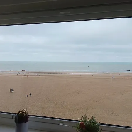 Appartement Betsy Met Direct Zeezicht *