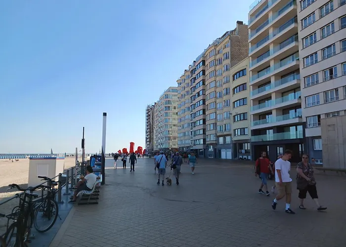 Betsy Met Direct Zeezicht 公寓