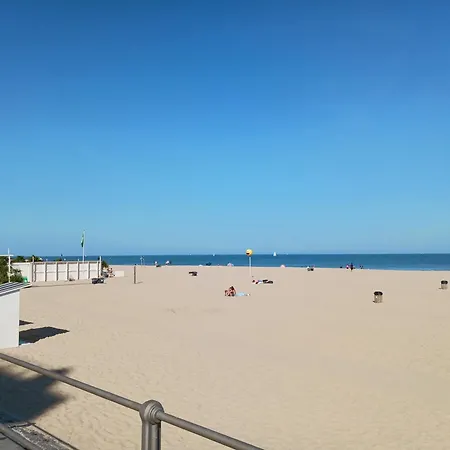 Betsy Met Direct Zeezicht * Ostende