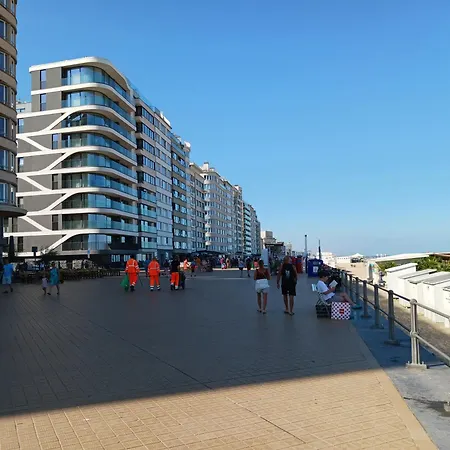 Betsy Met Direct Zeezicht Ostend